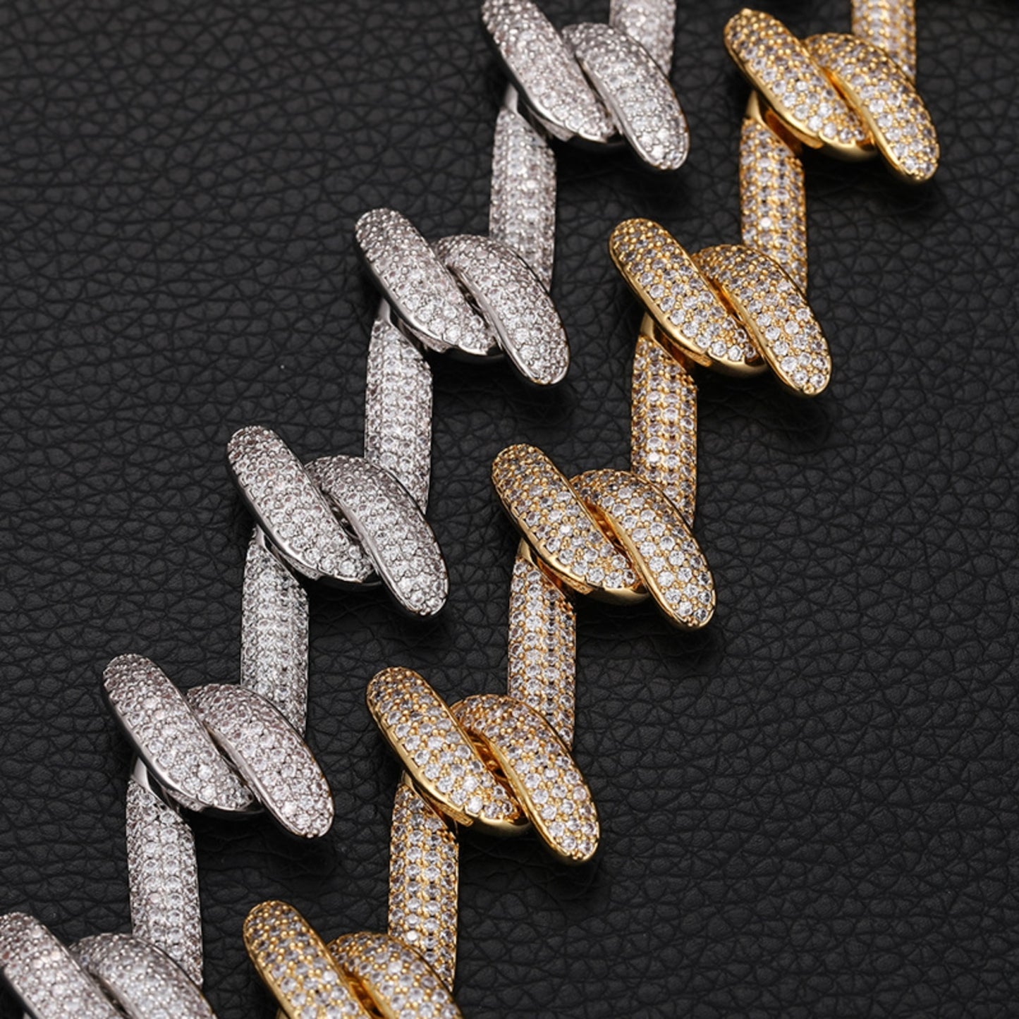 HOOKED ON MOTION | 23mm Iced Interlocking Link Chain