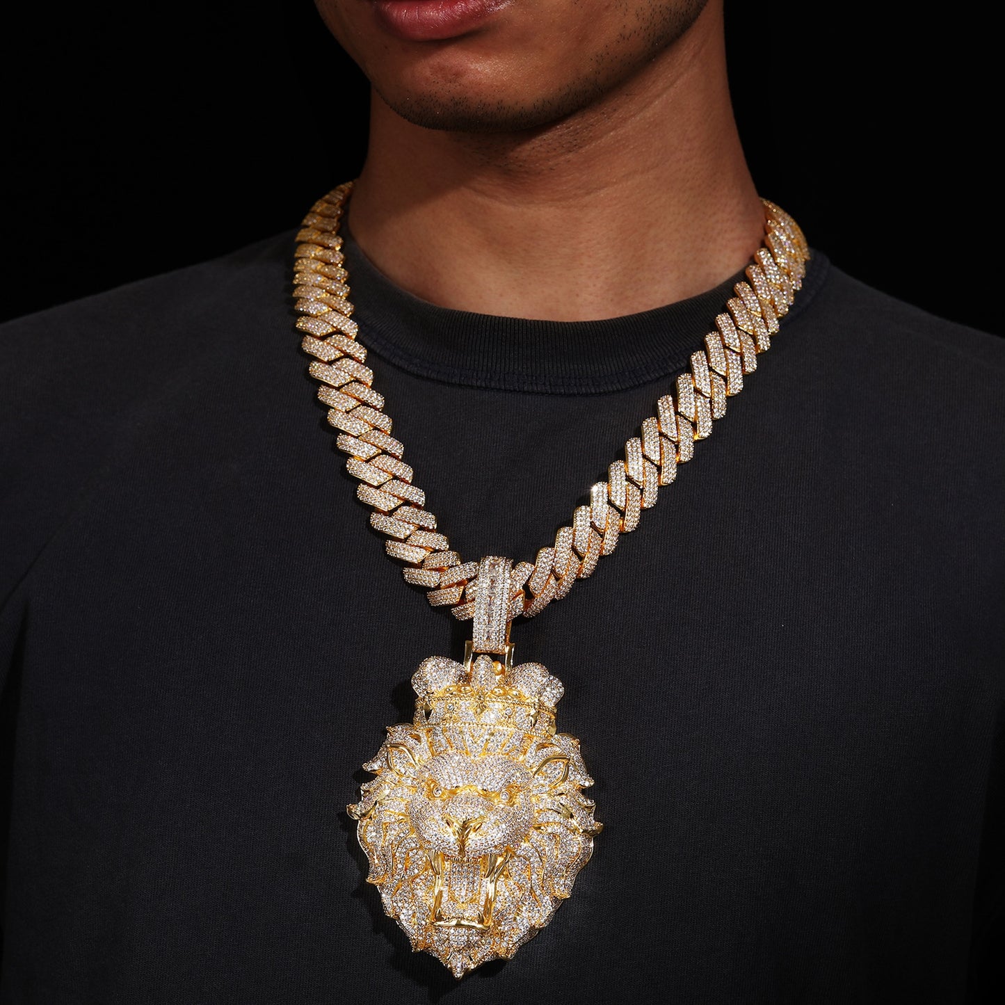 Crowned Lion Head Pendant Necklace – Royal Statement Jewelry