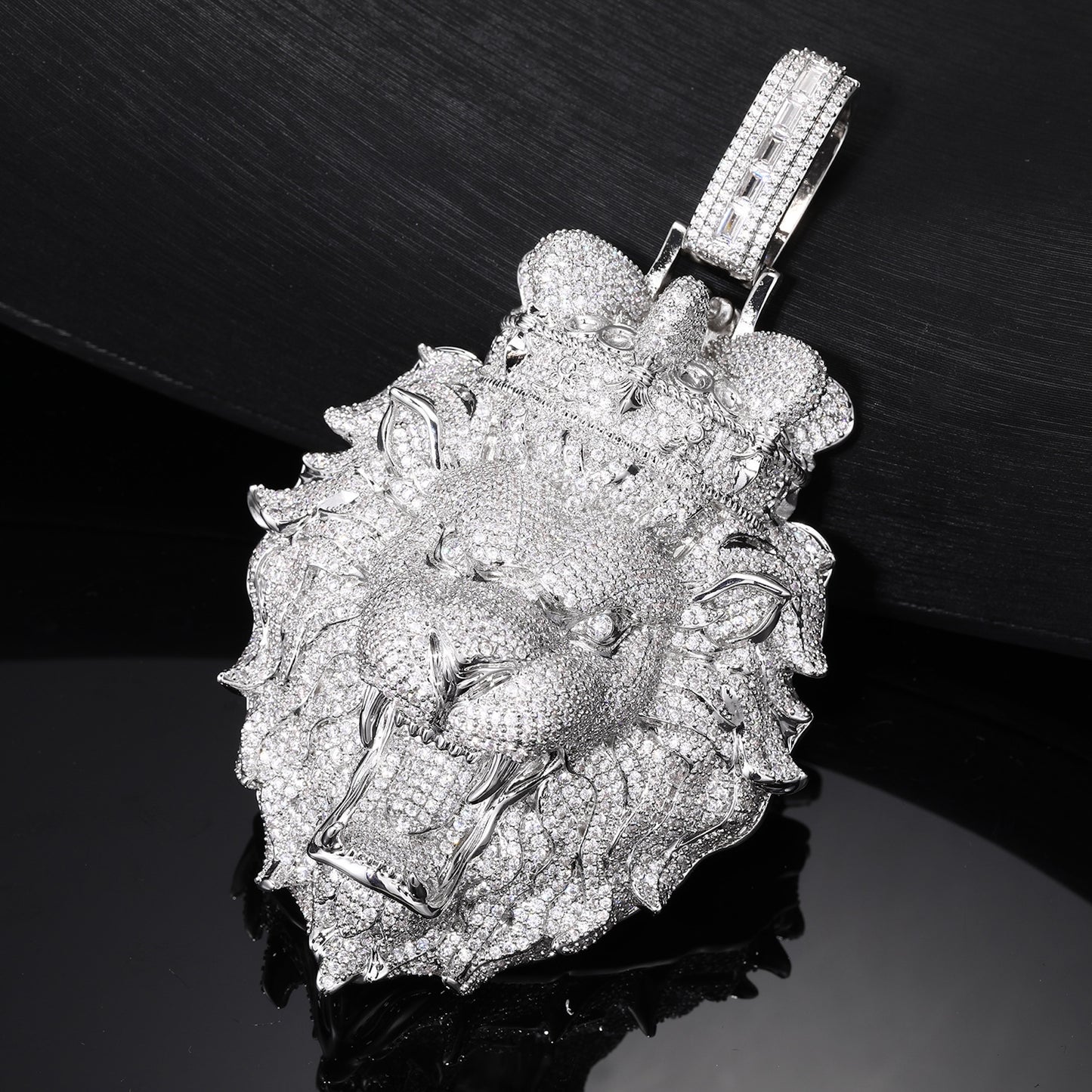 Crowned Lion Head Pendant Necklace – Royal Statement Jewelry