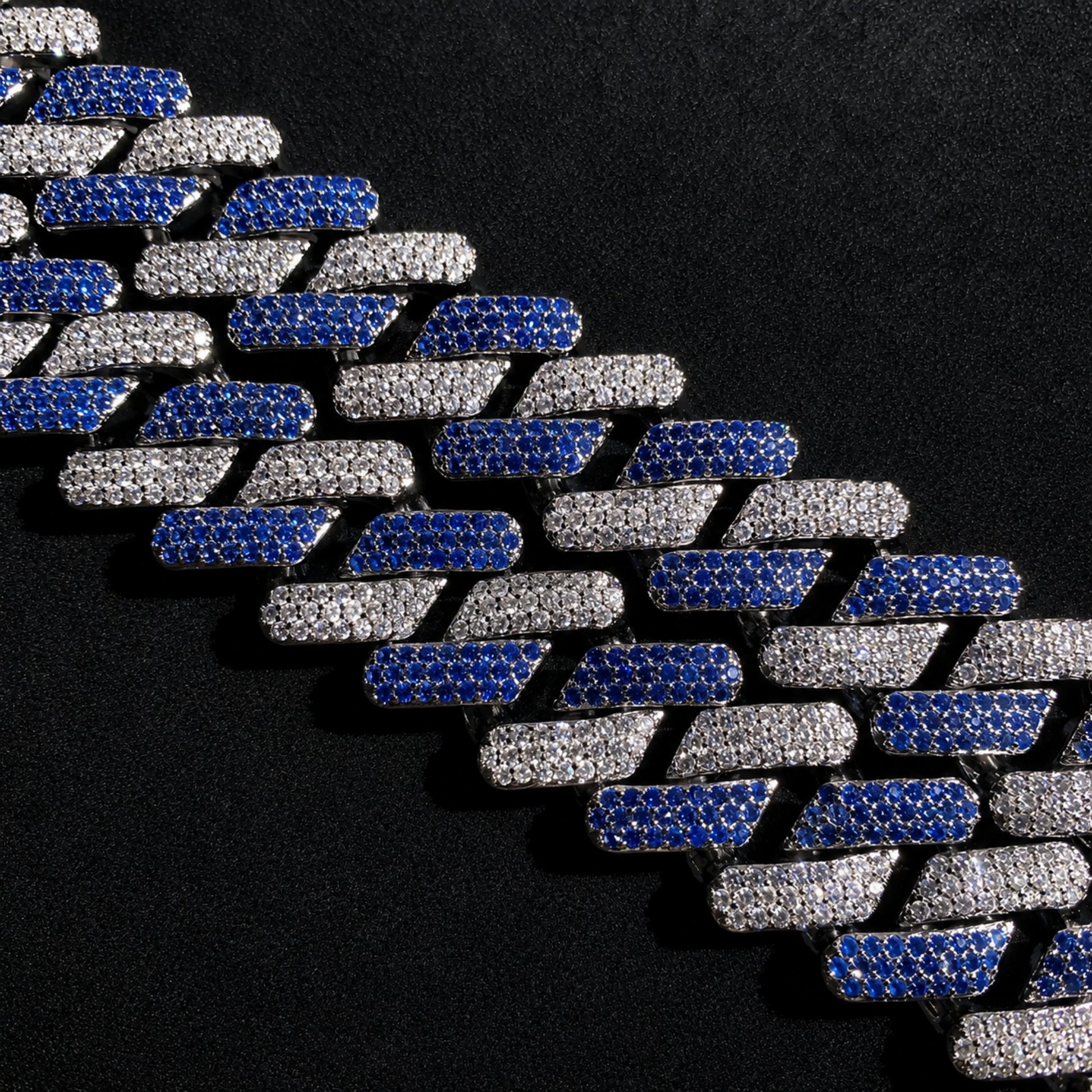 Detailed craftsmanship of the ICEDIAMOND KEEP YOUR COOL blue and white Cuban chain.
