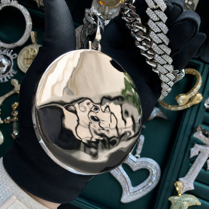 Back view of ICEDIAMOND TURN THE GAME spinner pendant highlighting premium craftsmanship and rotating mechanism.
