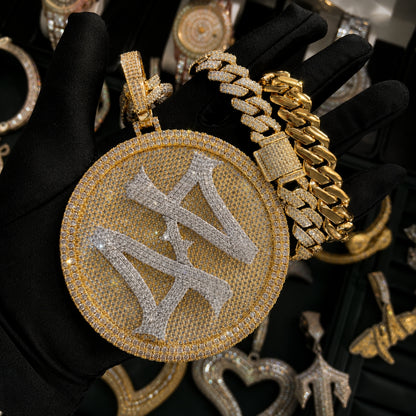 Close-up of the rotating 44 centerpiece with hand-set 5A cubic zirconia stones.
