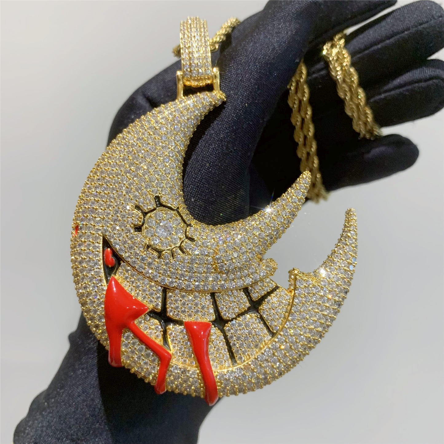 18K Bold Cool Grinning Crescent Moon Pendant Necklace
