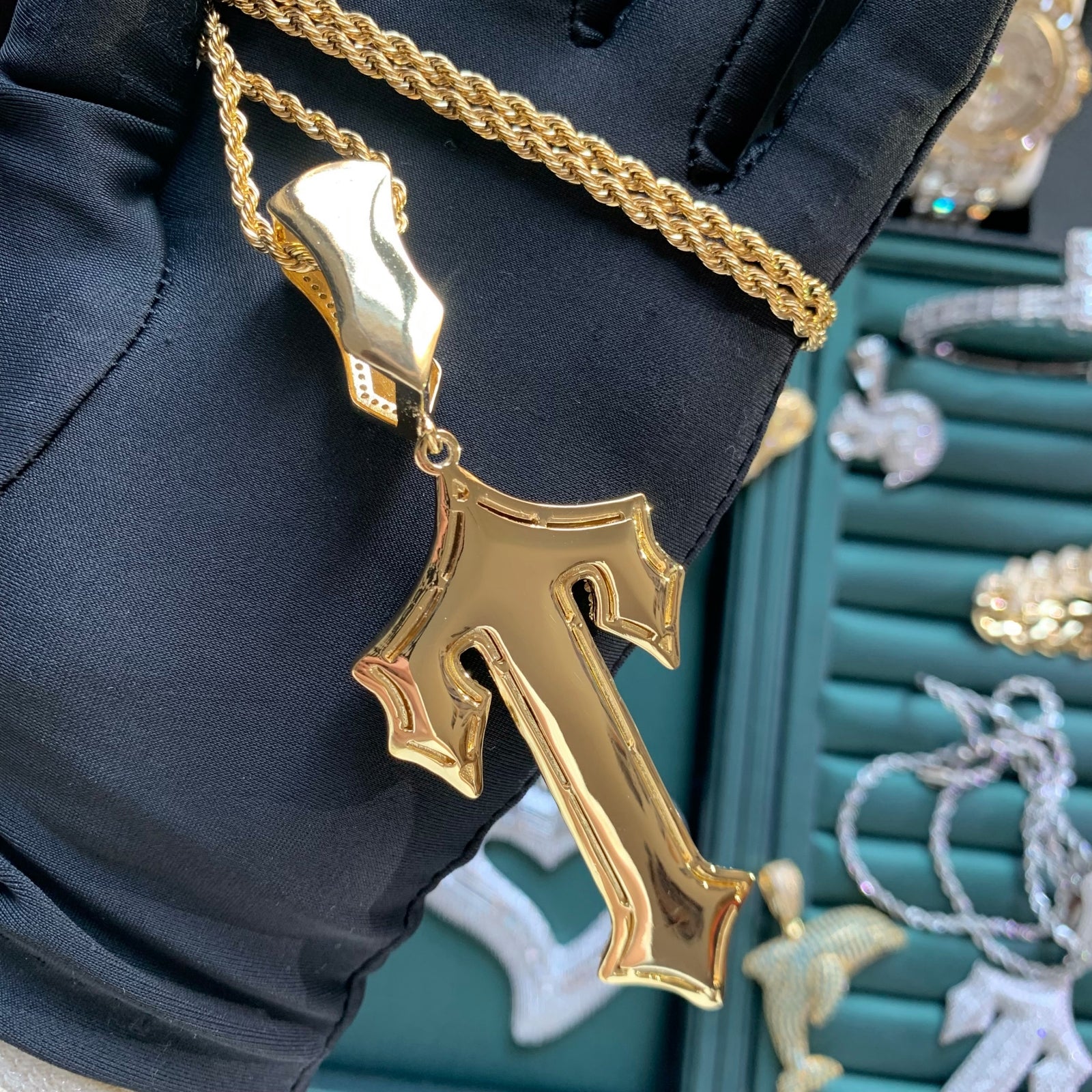 gold pendant chain necklace