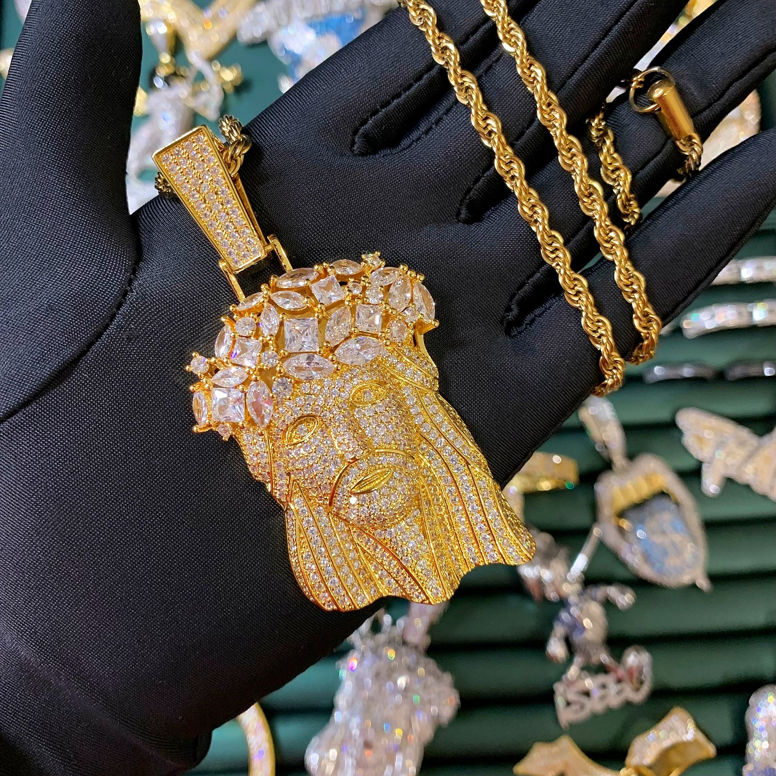 24-inch stainless steel rope chain included with the Jesus pendant
